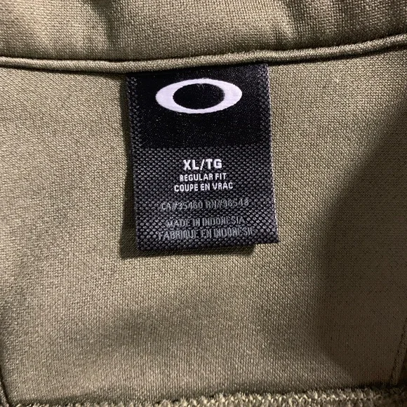 SOLD Oakley Green 1/4 Zip XL Golf Pullover - Picture 5 of 7